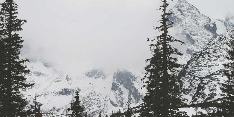 Fed ponechává úrokové sazby beze změny