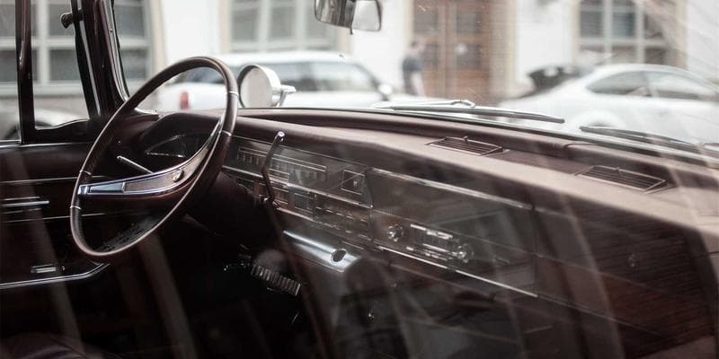 Koruna posílila vůči euru na 24,50 CZK/EUR