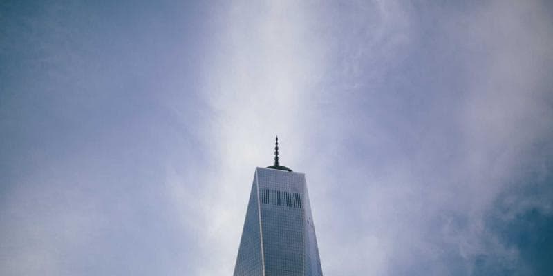 Fed ponechává úrokové sazby beze změny