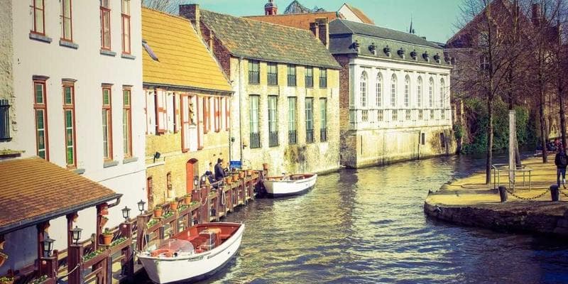 Koruna posílila vůči euru na 24,50 CZK/EUR