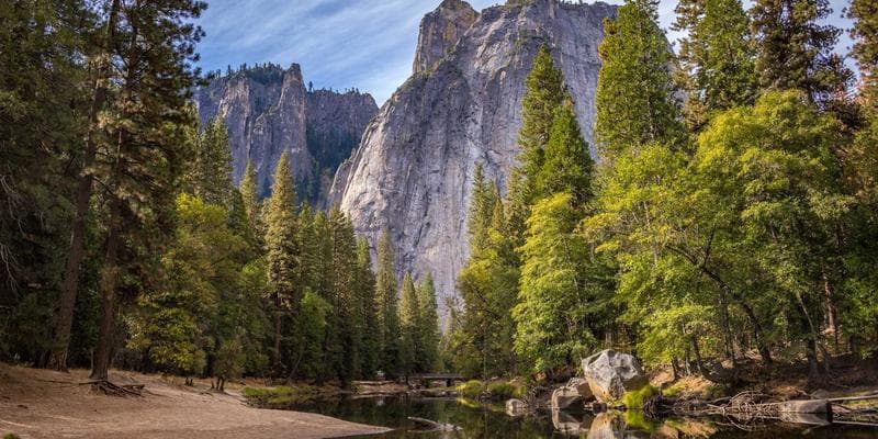 Cena ropy Brent klesla pod 80 dolarů za barel