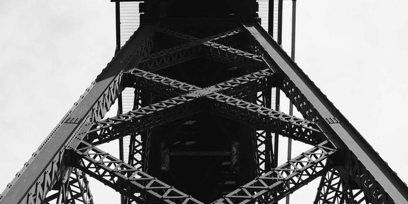 Fed ponechává úrokové sazby beze změny