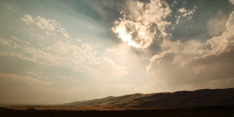 Cena ropy Brent klesla pod 80 dolarů za barel