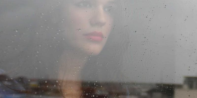 Cena ropy Brent klesla pod 80 dolarů za barel