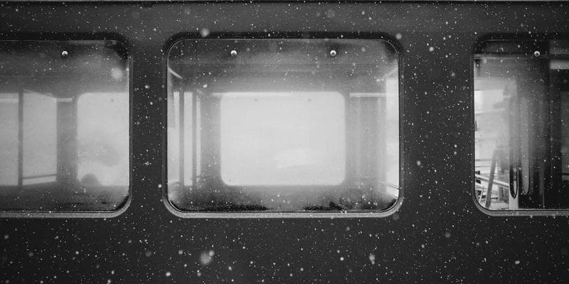 Cena ropy Brent klesla pod 80 dolarů za barel