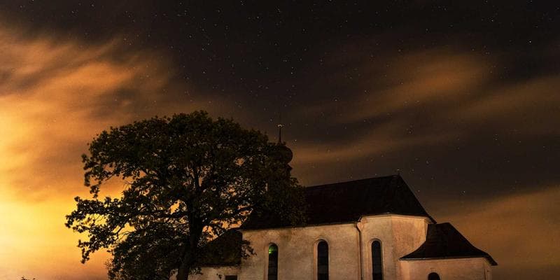 Akcie ČEZ vzrostly na nejvyšší úroveň za poslední měsíc