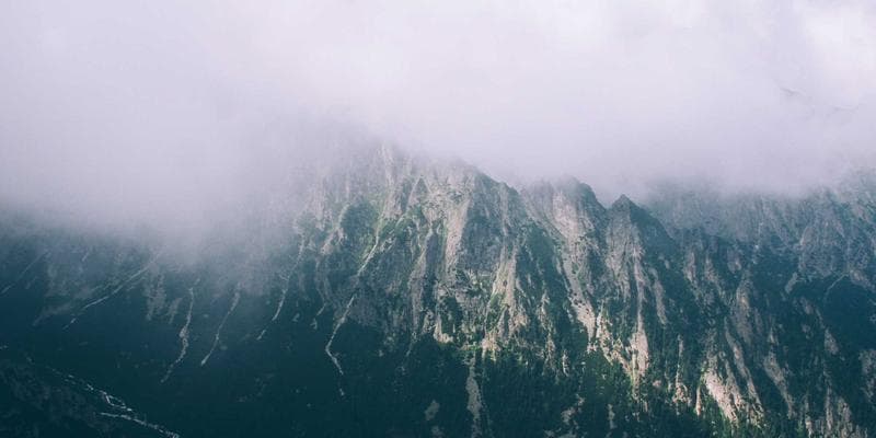 Fed ponechává úrokové sazby beze změny