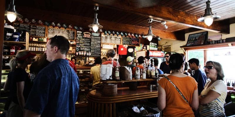 Analytici doporučují nákup akcií Erste Bank