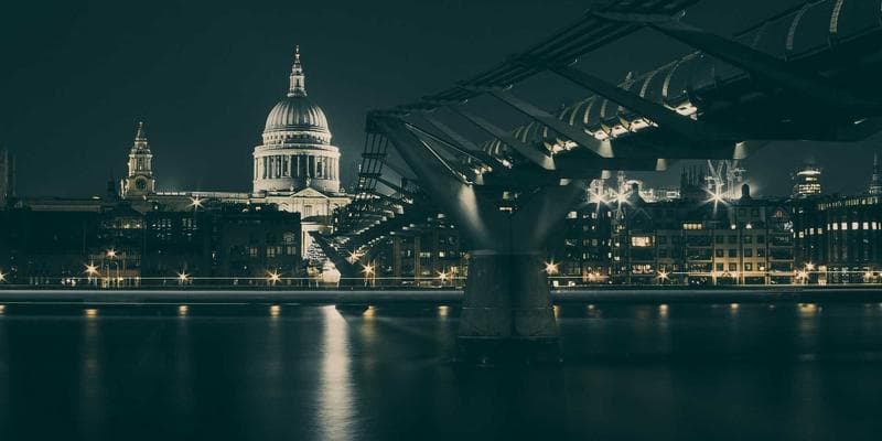 Cena ropy Brent klesla pod 80 dolarů za barel