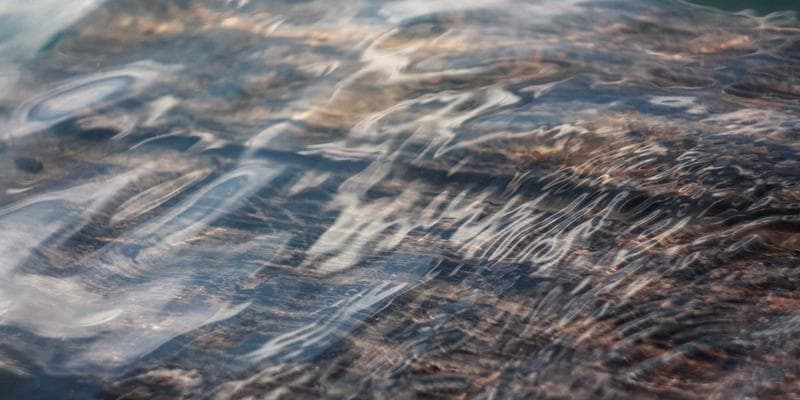 Cena ropy Brent klesla pod 80 dolarů za barel