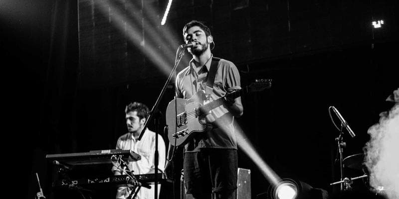 Cena ropy Brent klesla pod 80 dolarů za barel